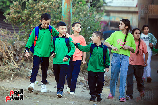 ذهاب الطلبة للمدارس