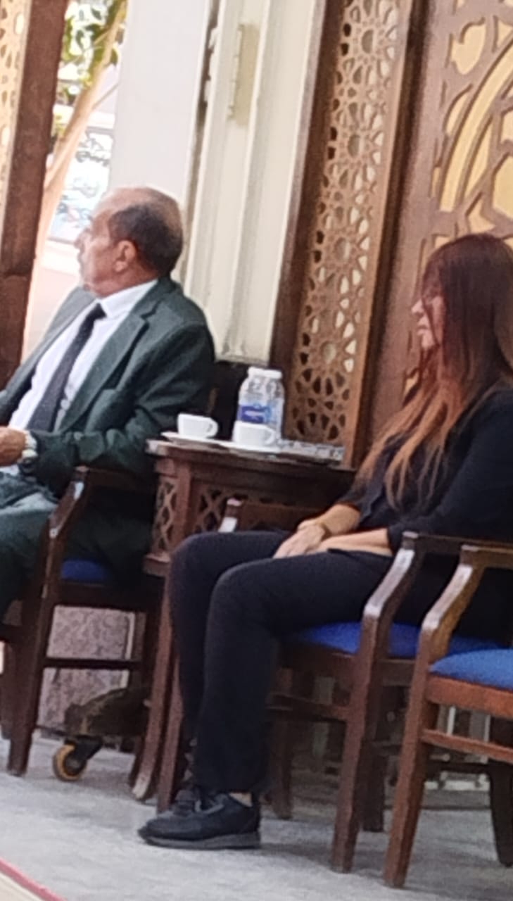 بدء عزاء شقيقه الفنان احمد صيام بمسجد الحامدية الشاذلية (3)