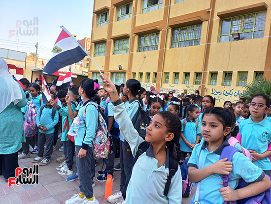 علم-مصر-فى-يد-التلاميذ