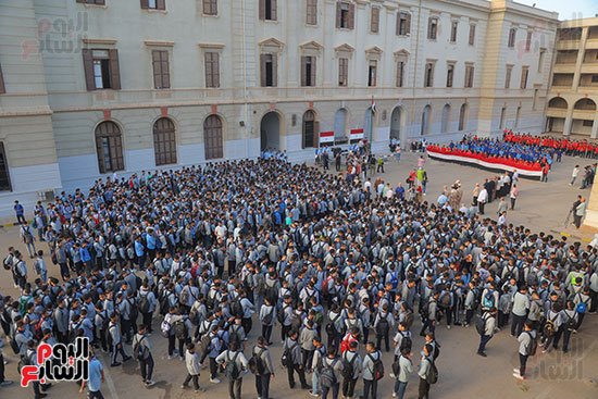 طلاب مدرسة السعيدية العسكرية داخل فناء المدرسة