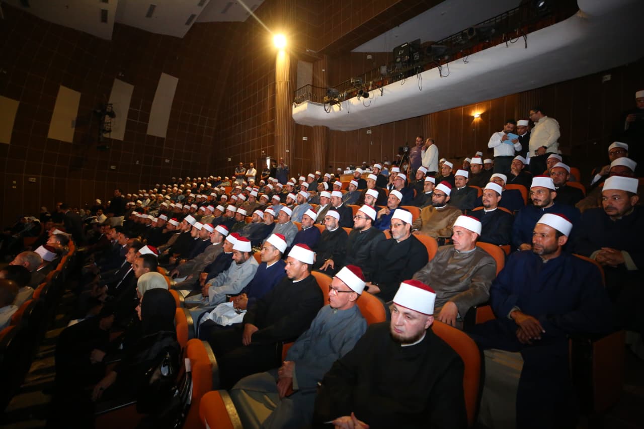 الحضور من رجال الأوقاف