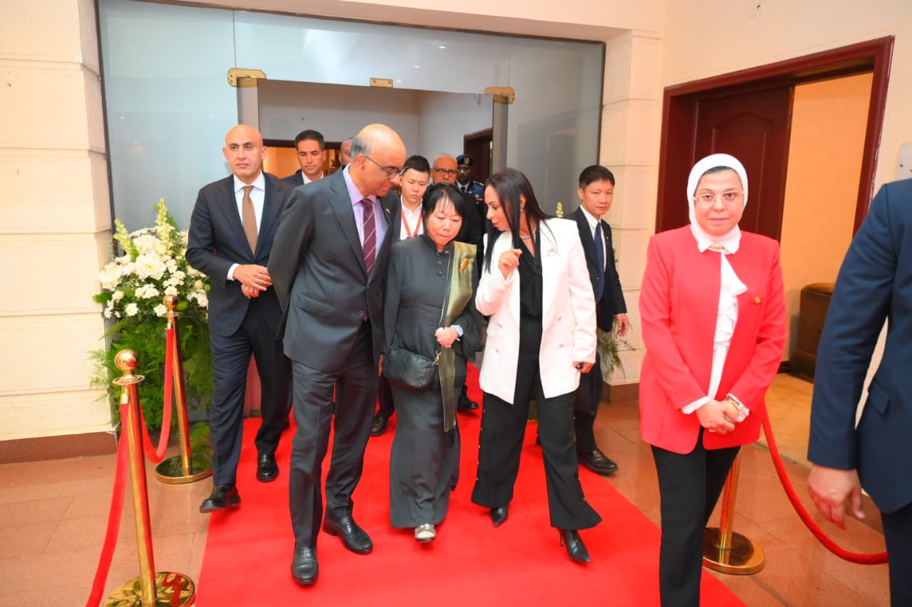 جانب من زيارة رئيس جمهورية سنغافورة وقرينته للهلال الأحمر المصري