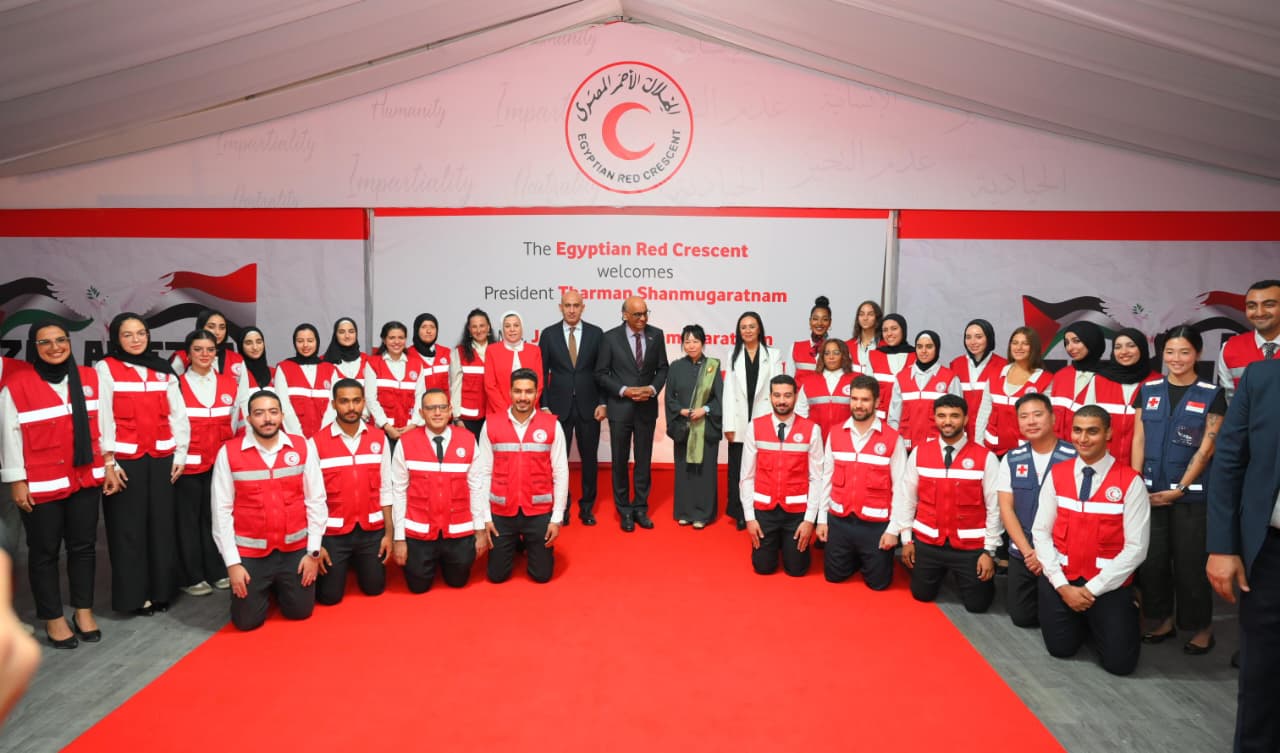 جانب من زيارة  رئيس جمهورية سنغافورة وقرينته للهلال الأحمر المصري بحضور الدكتورة مايا مرسى وزيرة التضامن