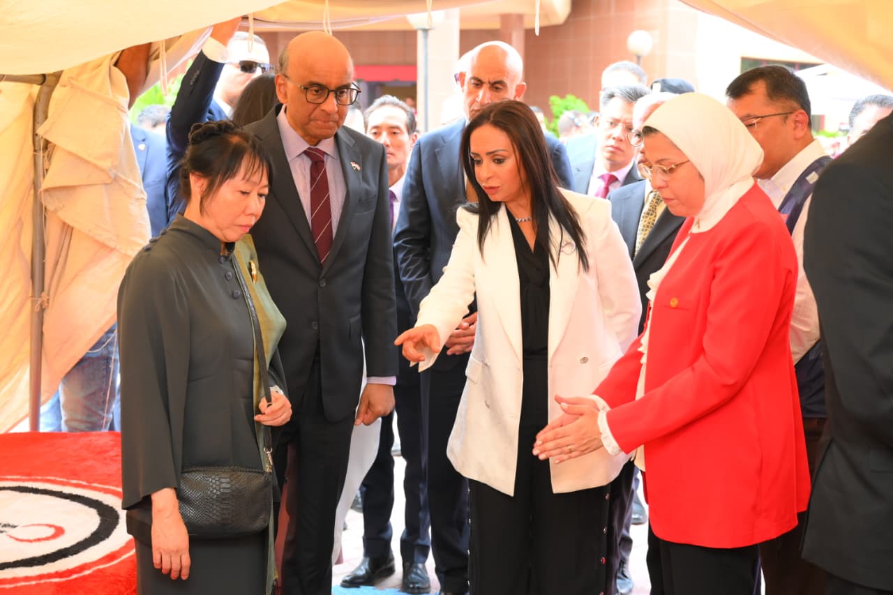 وزيرة التضامن ورئيس جمهورية سنغافورة وقرينته في  الهلال الأحمر المصري