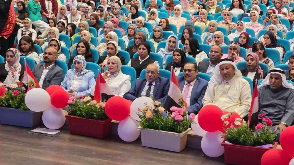 جانب من حصور القيادات التعليمية