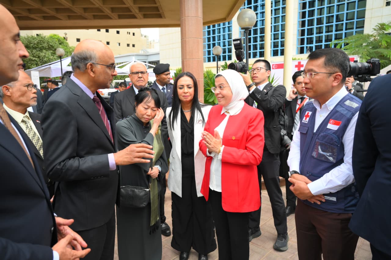 رئيس جمهورية سنغافورة وقرينته يزوران الهلال الأحمر المصري
