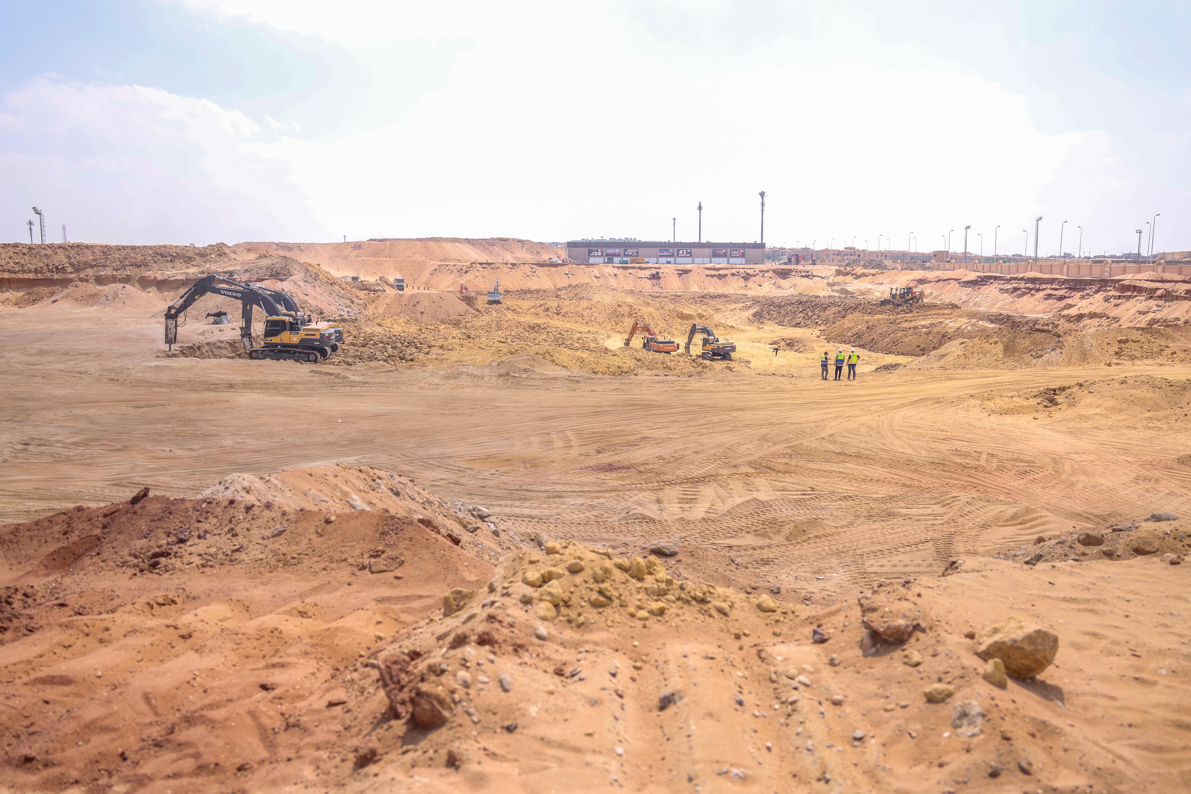 جانب أخر من أعمال الحفر