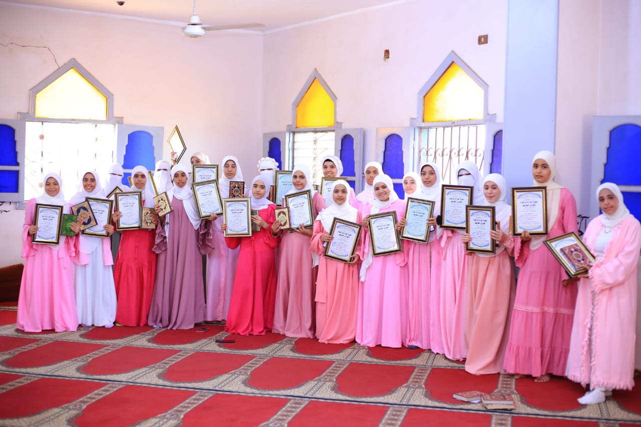 أهالي قرية بهبيت يكرمون بناتهم من حافظات القرآن الكريم (7)