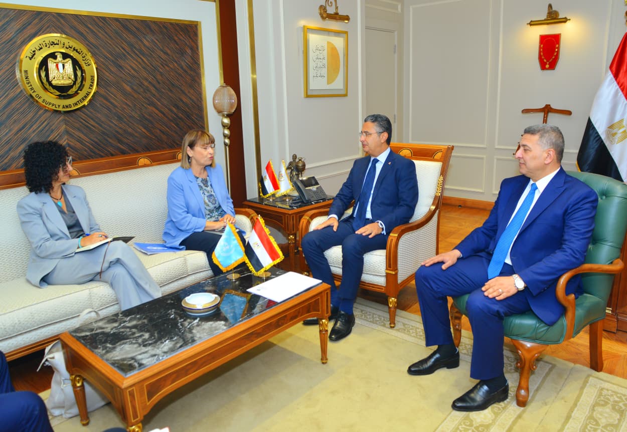 وزيـر التموين يلتقي منسقة الأمم المتحدة