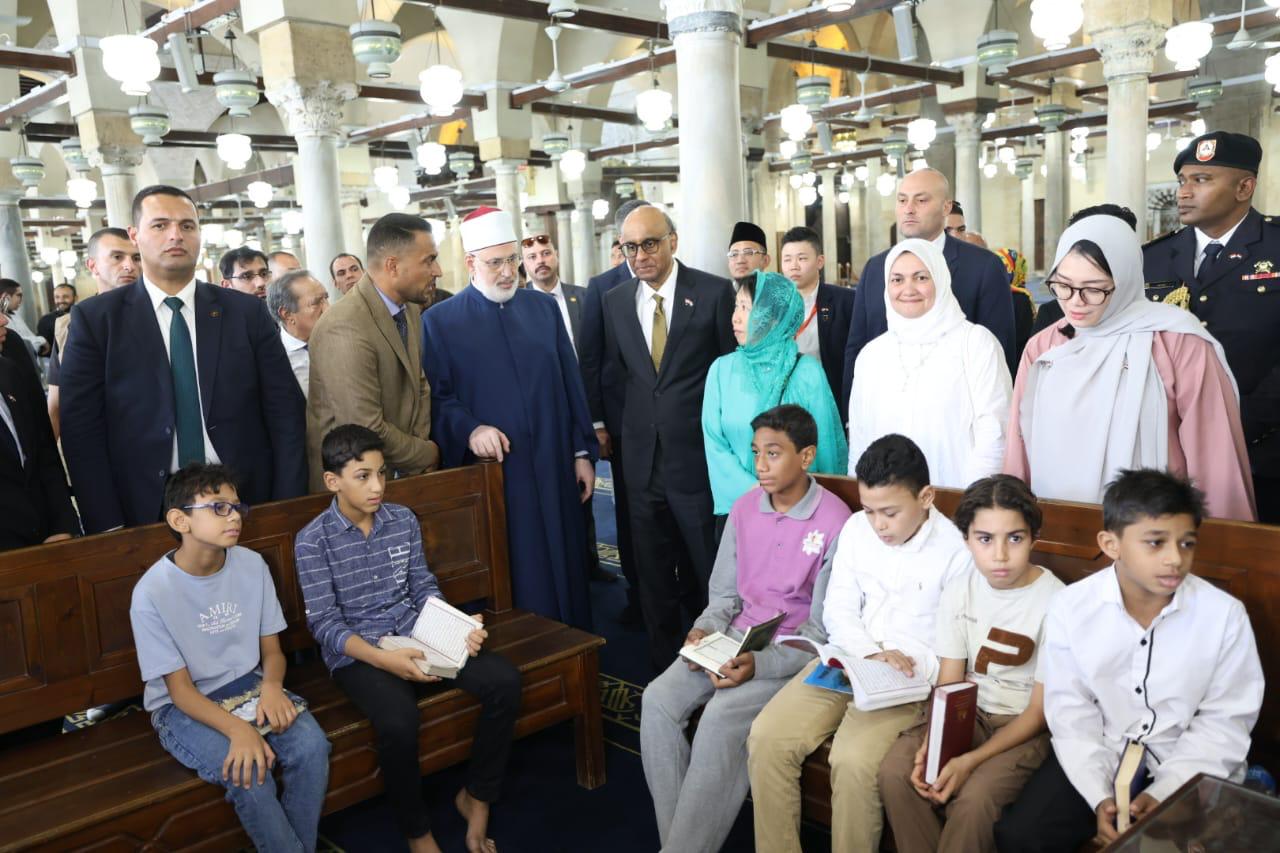 رئيس سنغافورة وقرينته فى الجامع الأزهر رئيس سنغافورة وقرينته فى الجامع الأزهر