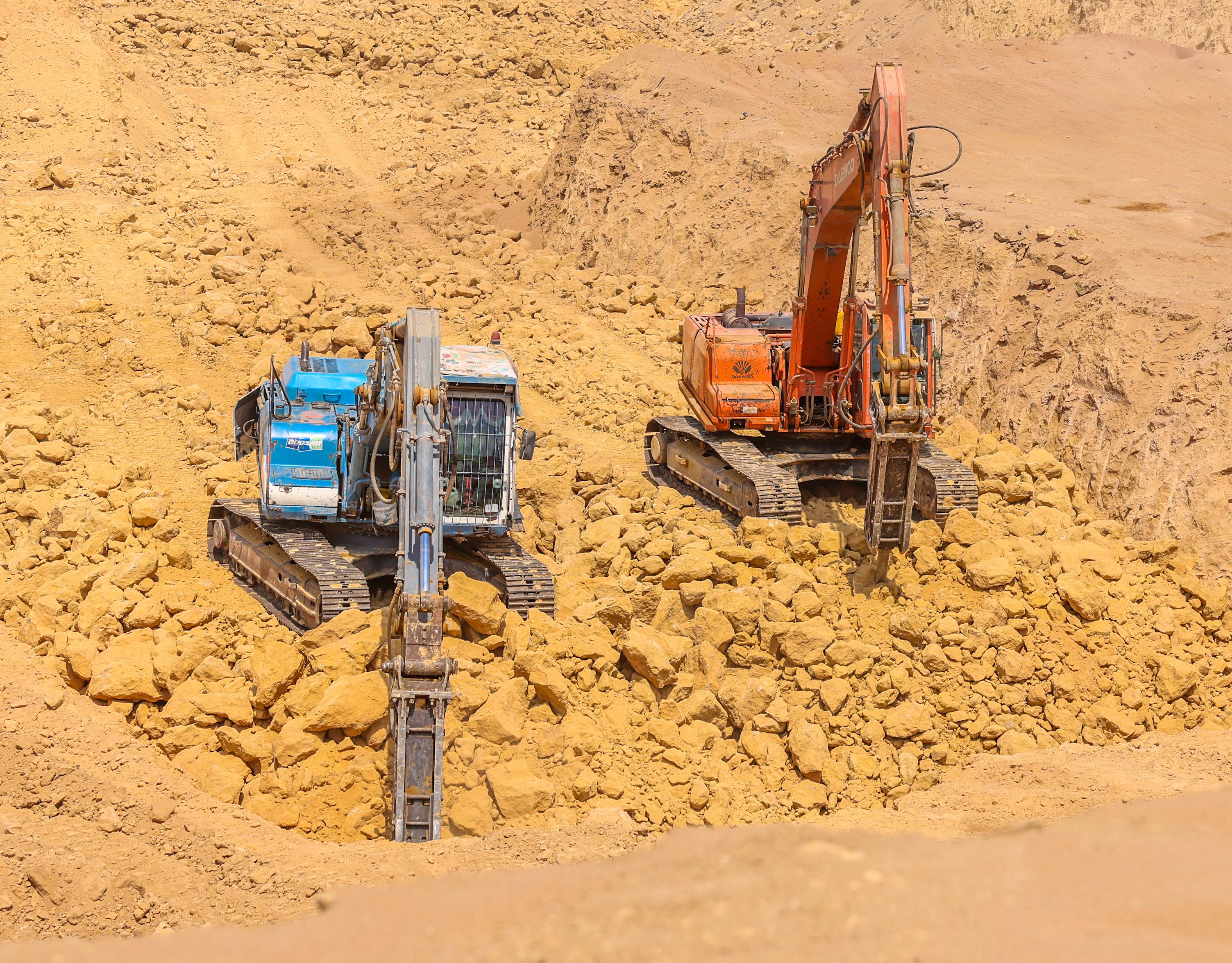 أعمال حفر في استاد الاهلي متواصلة