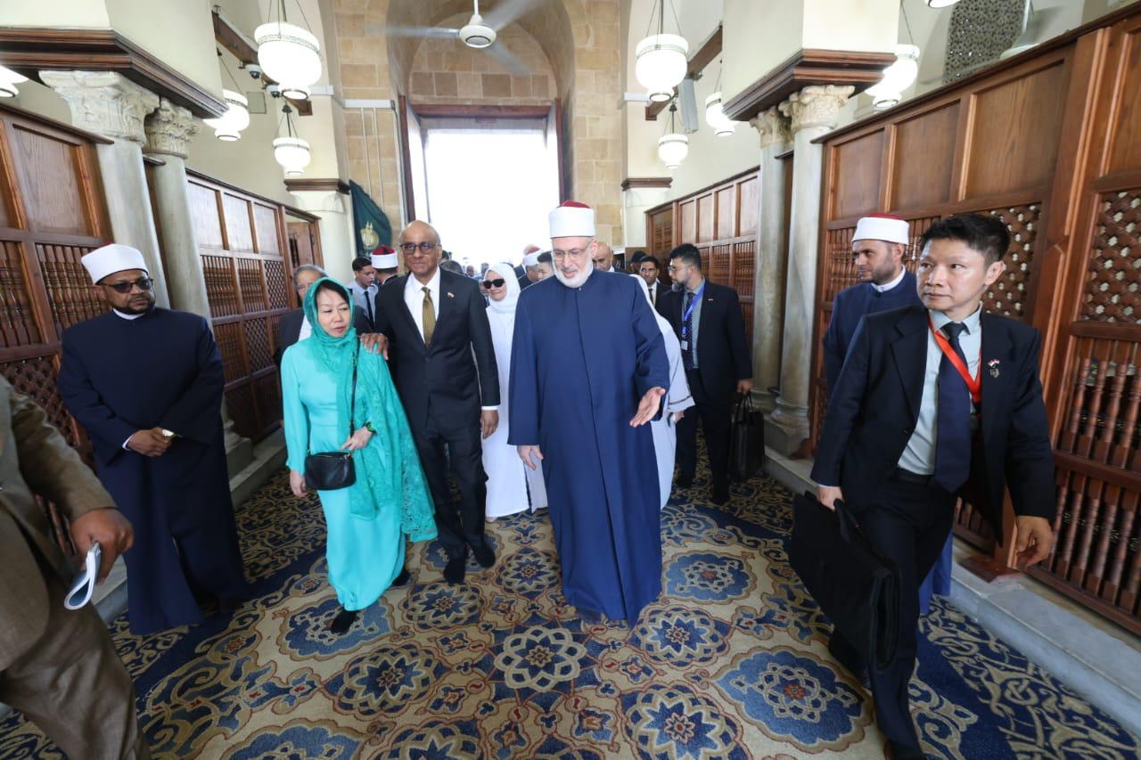 وصول رئيس سنغافورة وقرينته للجامع الأزهر وصول رئيس سنغافورة وقرينته للجامع الأزهر