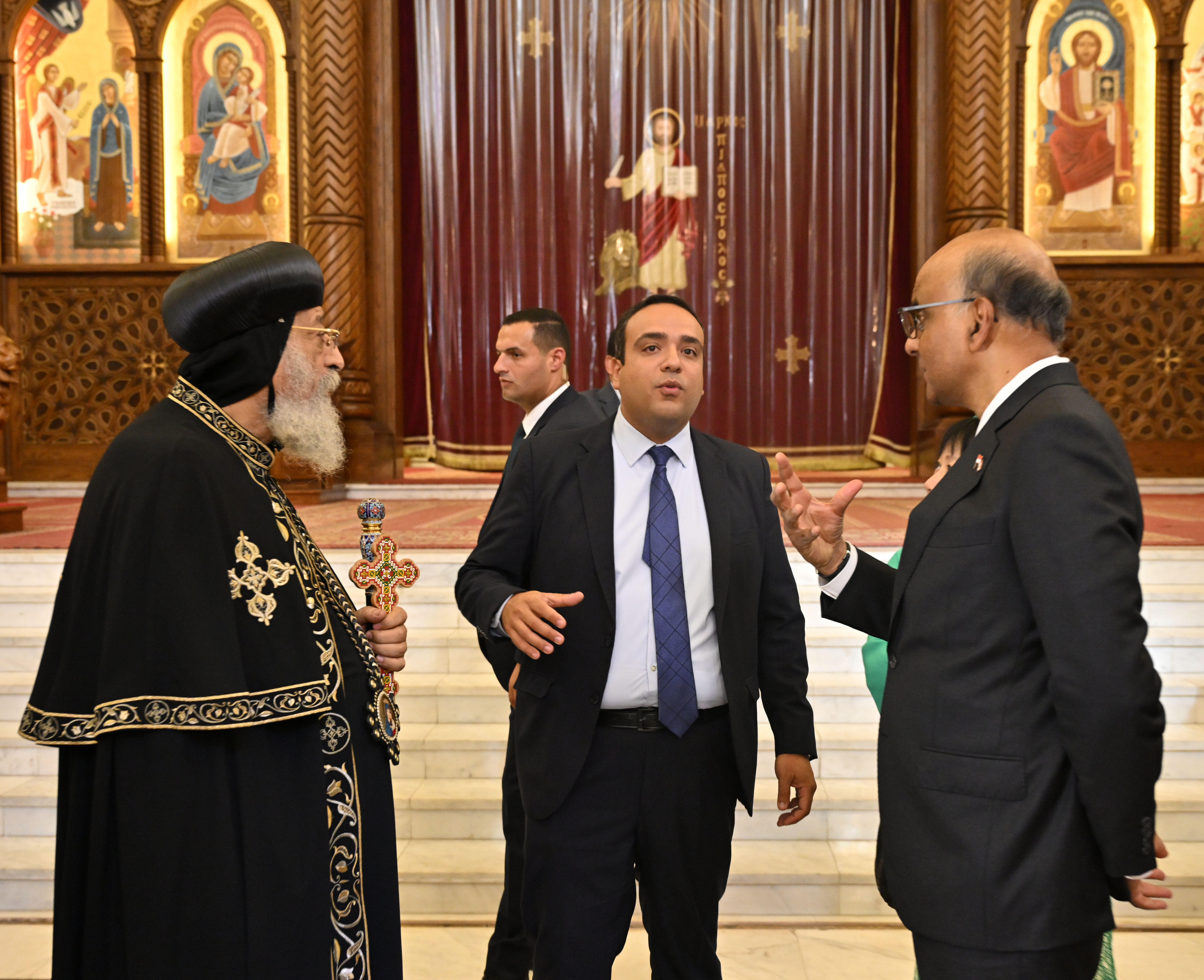 رئيس سنغافورة مع قداسة البابا داخل الكاتدرائية