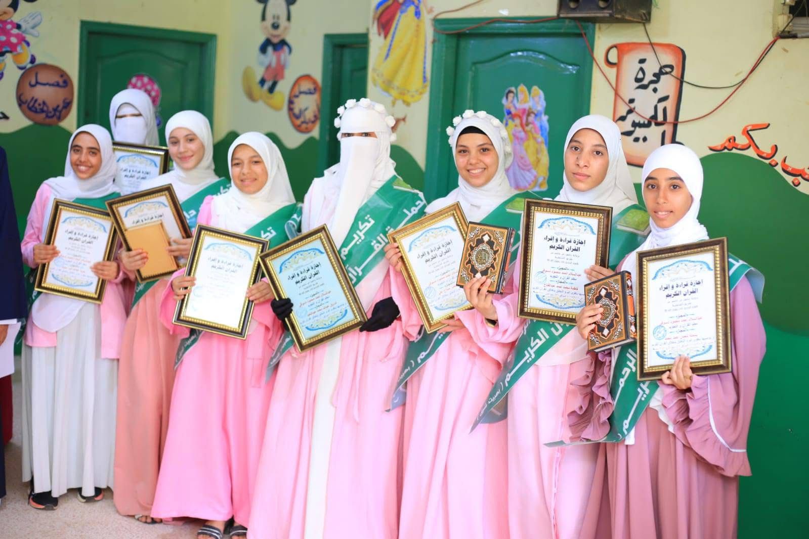 أهالي قرية بهبيت يكرمون بناتهم من حافظات القرآن الكريم (6)