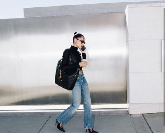 حقيبة بتفاصيل مميزة