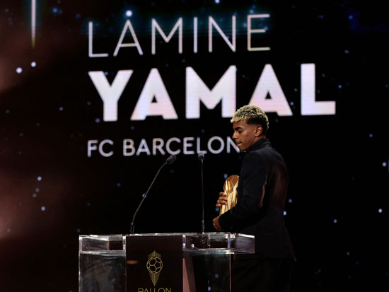 لامين يامال يتوج بجائزة كوبا لأفضل لاعب شاب فى حفل الكرة الذهبية