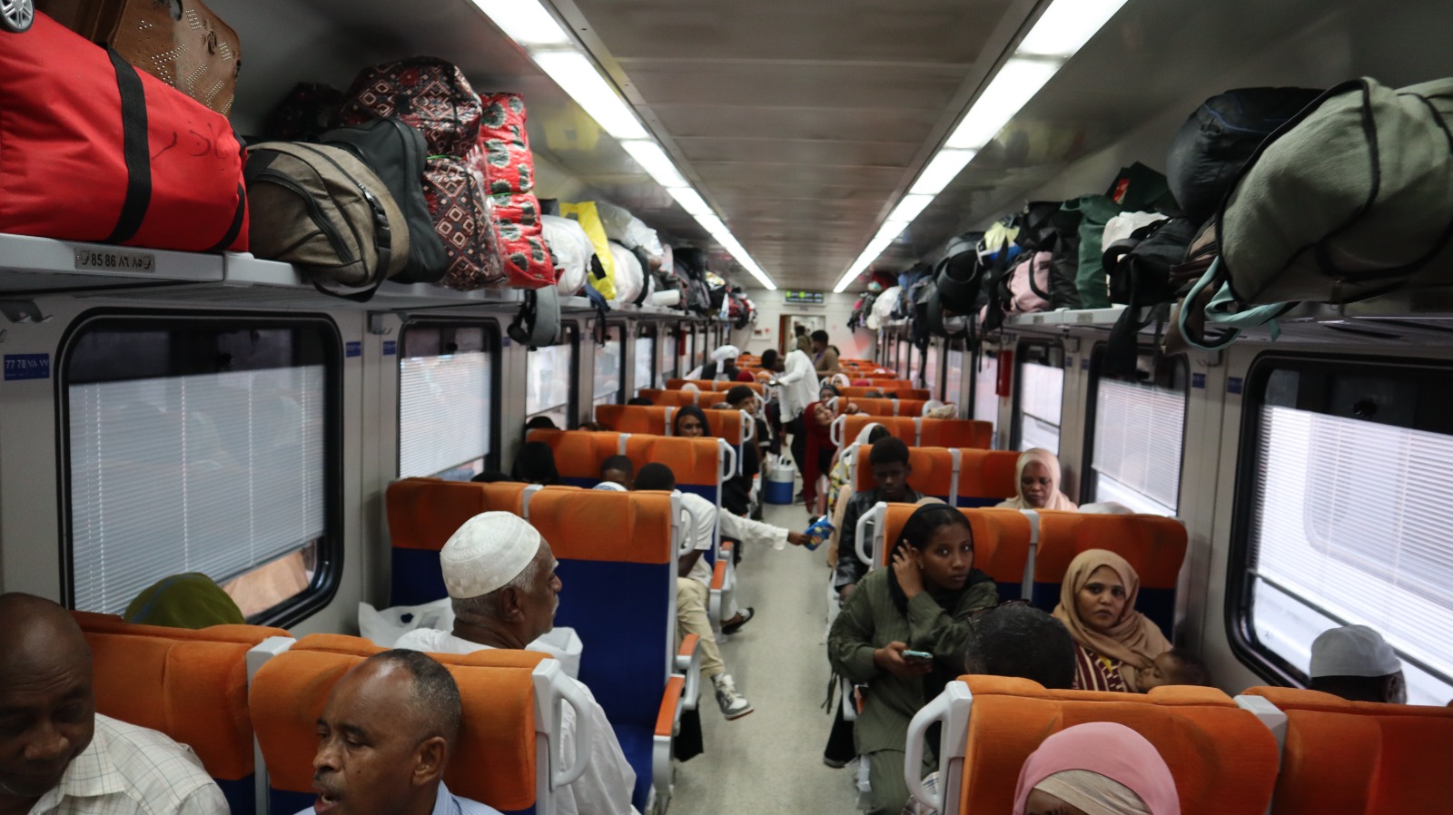 جانب من القطار جانب من القطار