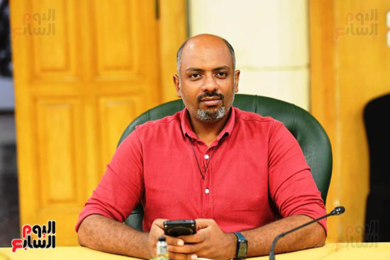 الزميل محمد عبد الرازق خلال الأجتماع