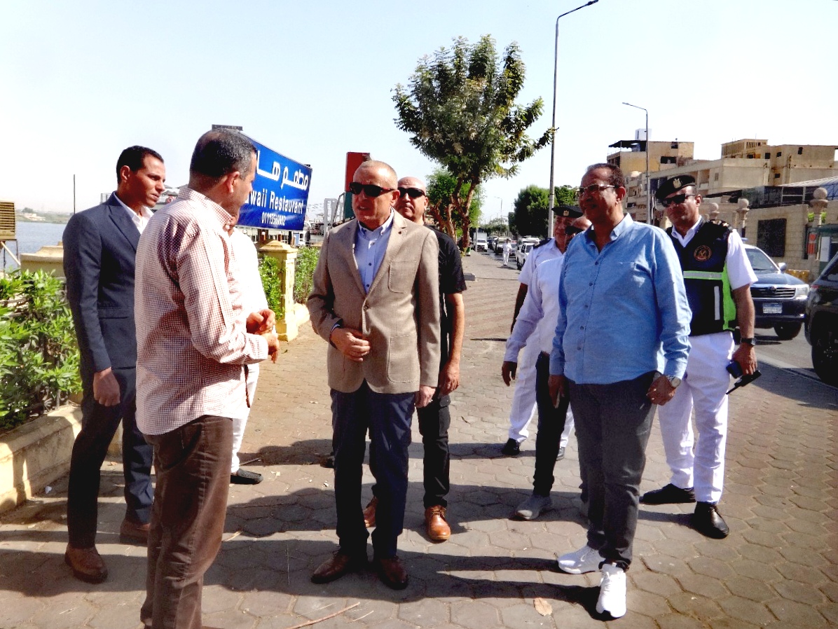 جولة لقيادات الأقصر لمتابعة أعمال التجميل ورفع الكفاءة بالشوارع والميادين جولة لقيادات الأقصر لمتابعة أعمال التجميل ورفع الكفاءة بالشوارع والميادين