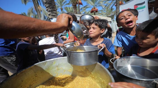 توزيع الطعام