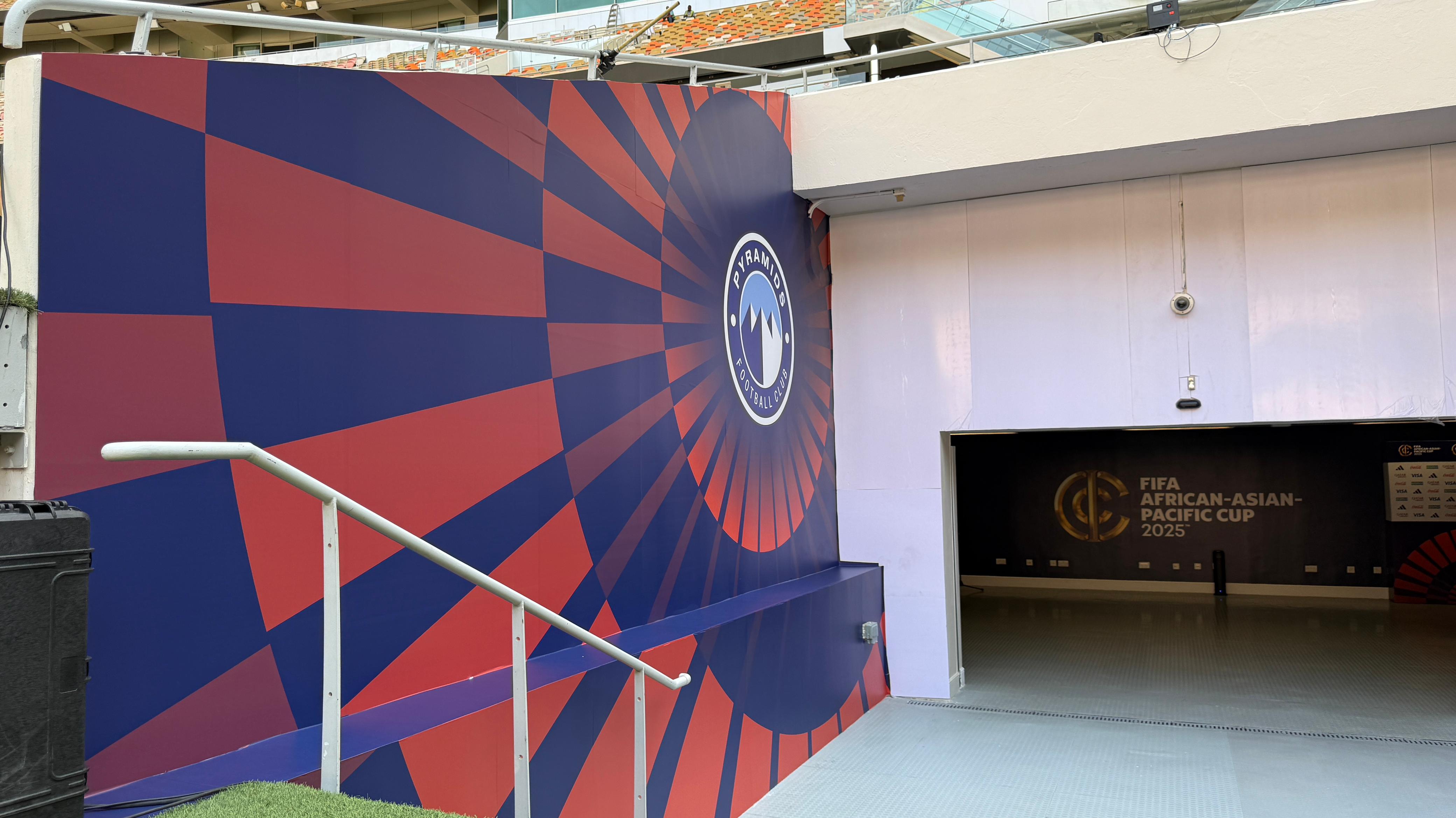 جانب أخر من الملعب