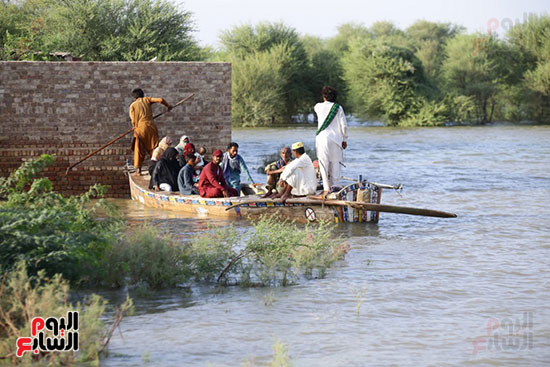 استخدام القوارب فى التنقل