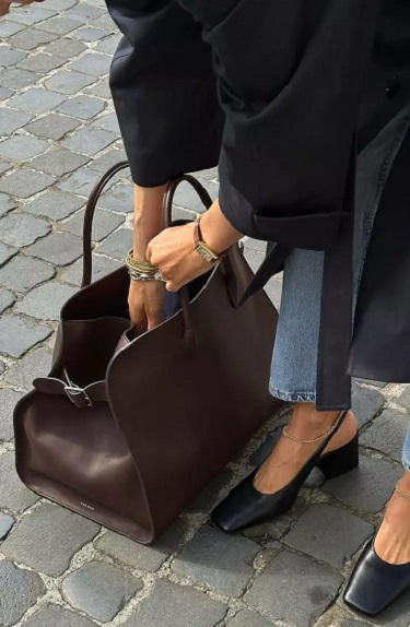 حقيبة كبيرة الحجم