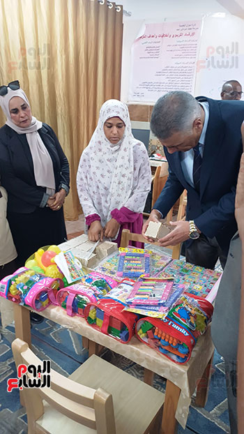 محافظ-أسوان-داخل-غرفة-أطفال-الدمج