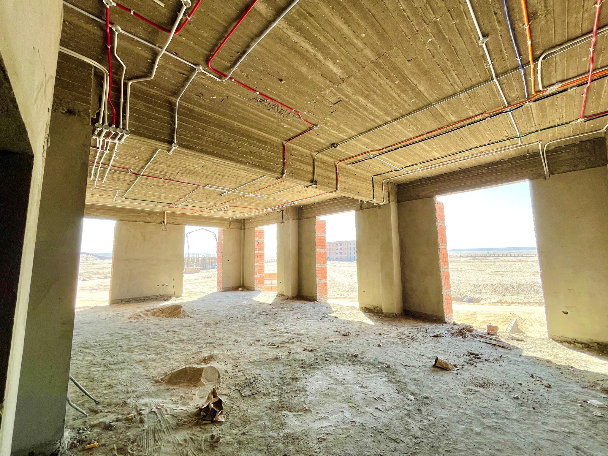 المشروعات الإنشائية والمستشفى الجامعي بالأقصر