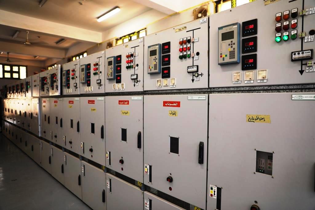 مشروع لوحة توزيع الكهرباء بقرية البحيرة بإدفو