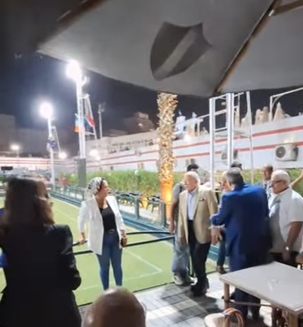 حسين لبيب مع أعضاء النادى