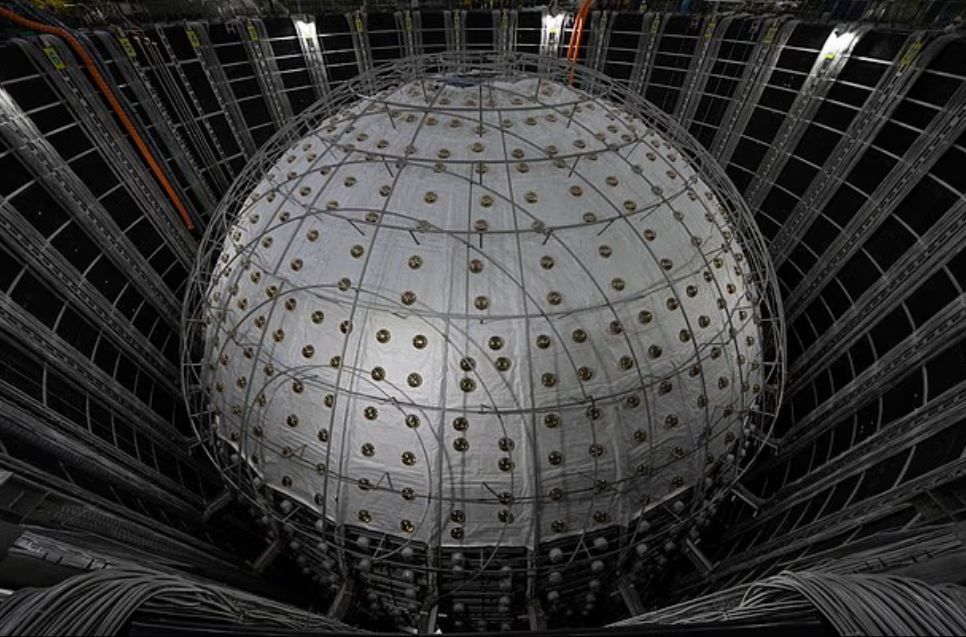 جهاز كشف عن النيوترينوات