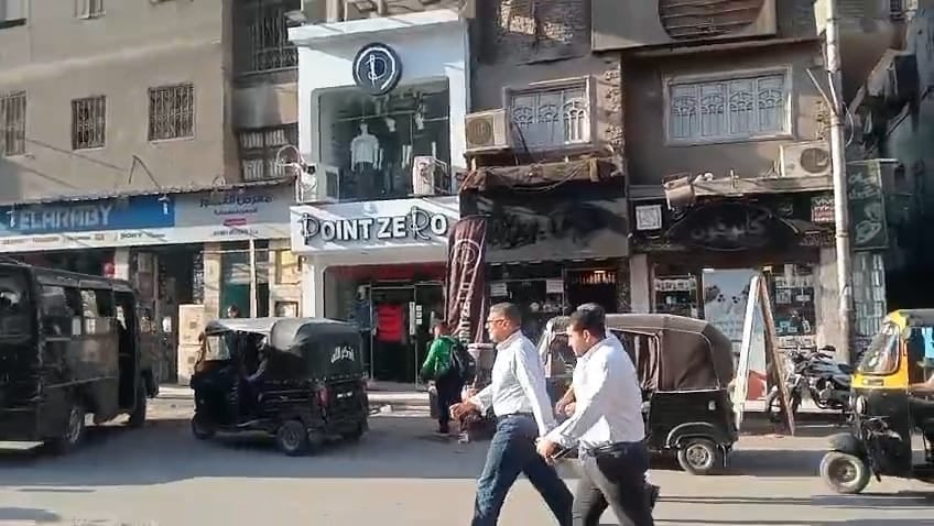 محافظ الجيزة خلال الجولة