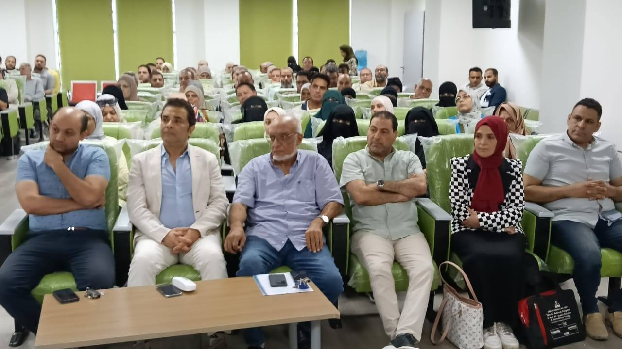 الحضور خلال الاجتماع