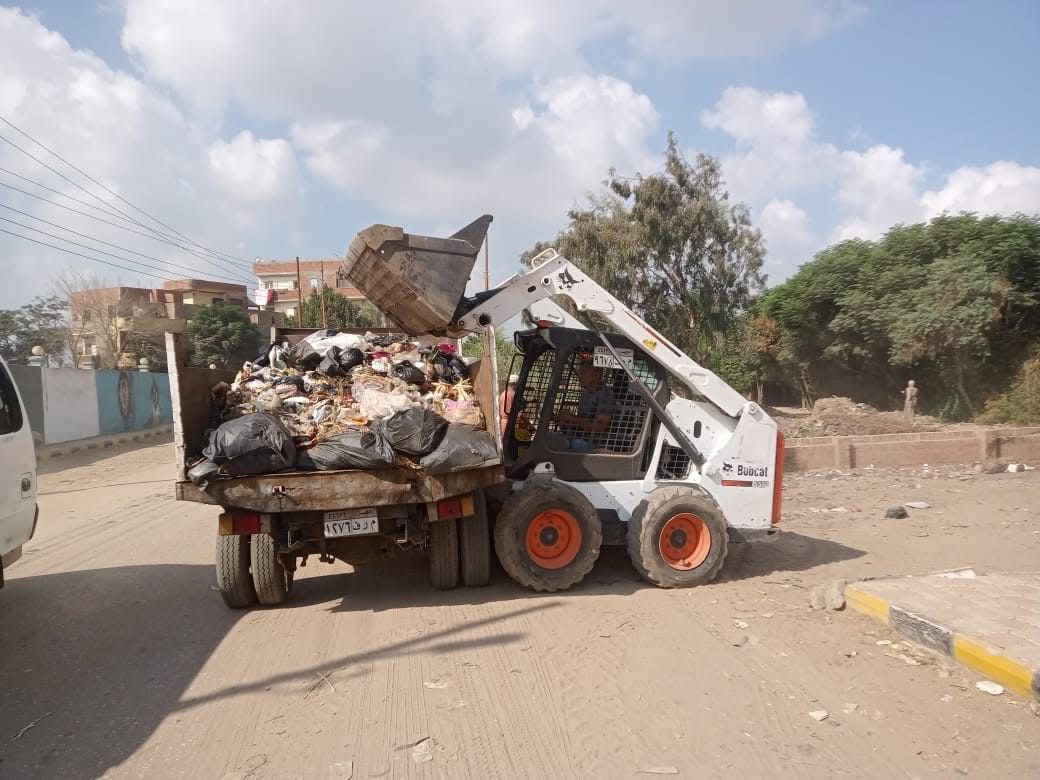 رفع القمامة وتحسين مستوى النظافة بقويسنا