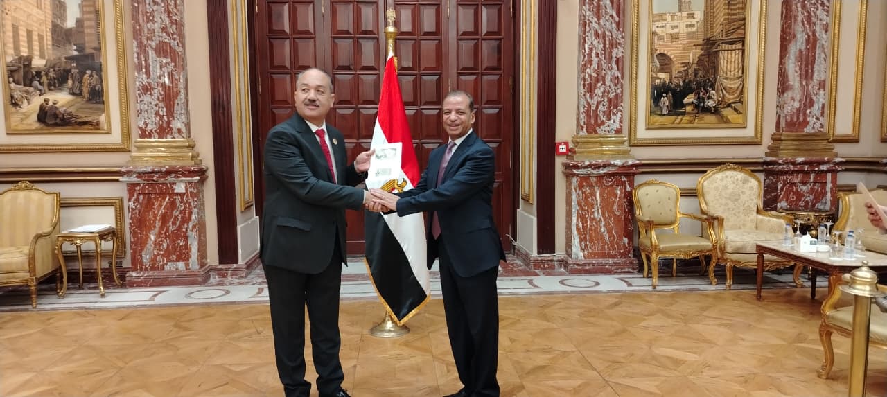 بدء توافد أعضاء مجلس الشيوخ لاستلام كارنيهات العضوية الجديدة    (2)