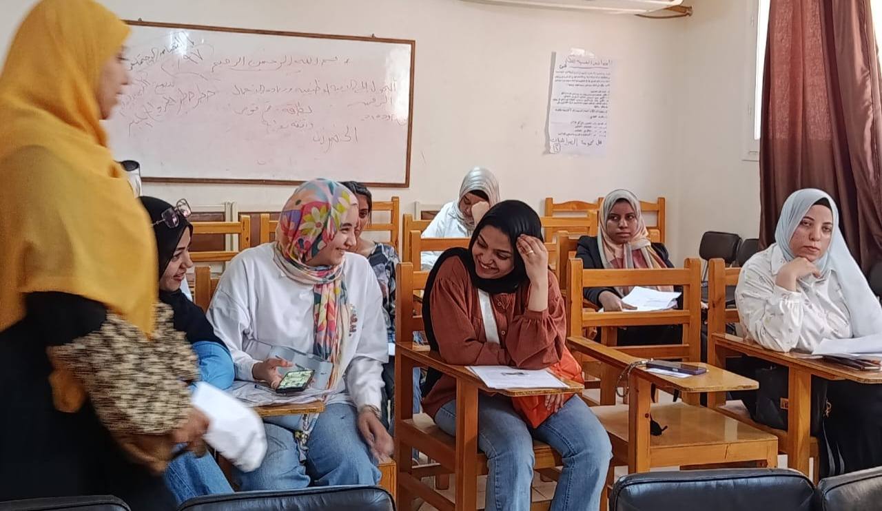 تدريب الفتيات الدورى داخل مركز التكوين المهنى بالأقصر