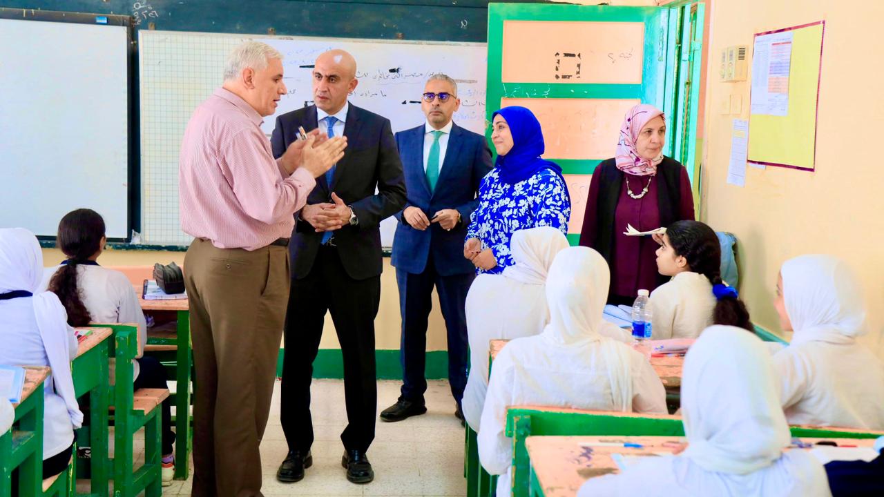 جانب من جولة وزير التعليم داخل الفصول