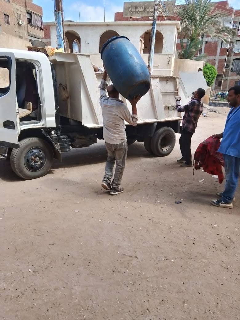 جهود الوحدات المحلية فى رفع القمامة 