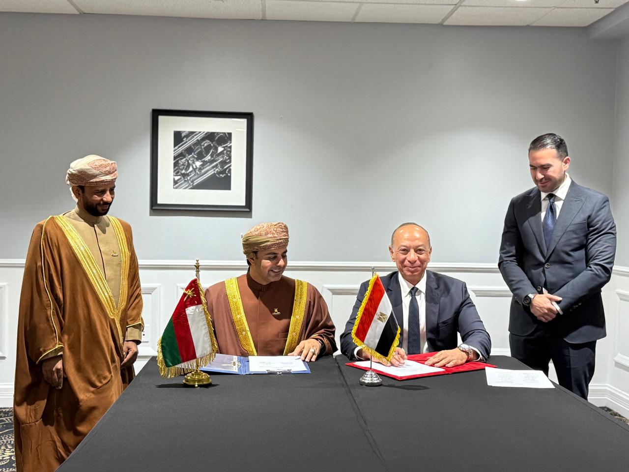 مصر وسلطنة عُمان توقعان مذكرة تفاهم لتعزيز التعاون في مجال الطيران المدنى (2)
