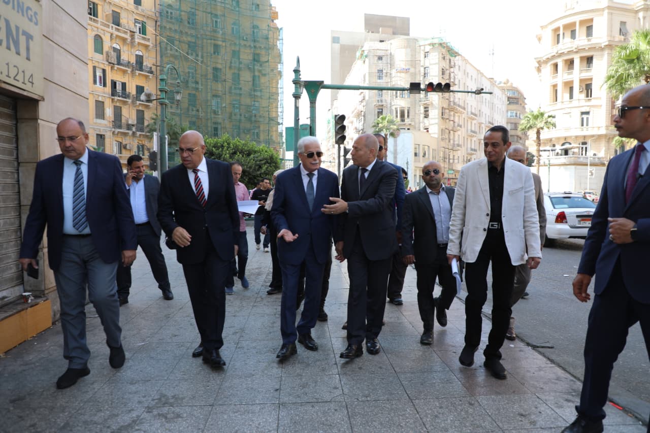 محافظ القاهرة ومستشار رئيس الجمهورية فى وسط البلد محافظ القاهرة ومستشار رئيس الجمهورية فى وسط البلد