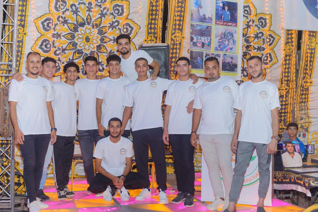 الشباب المشاركون فى المبادرة