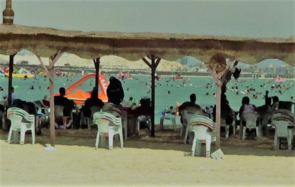 إقبال متوسط على شواطئ ومصايف مطروح والساحل الشمالي  (8)