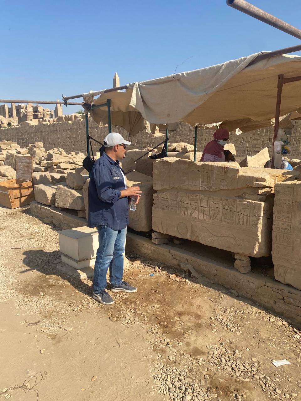 مدير آثار الأقصر يتابع العمل بمشروع ترميم شامل لكل الكتل الأثرية بالكرنك