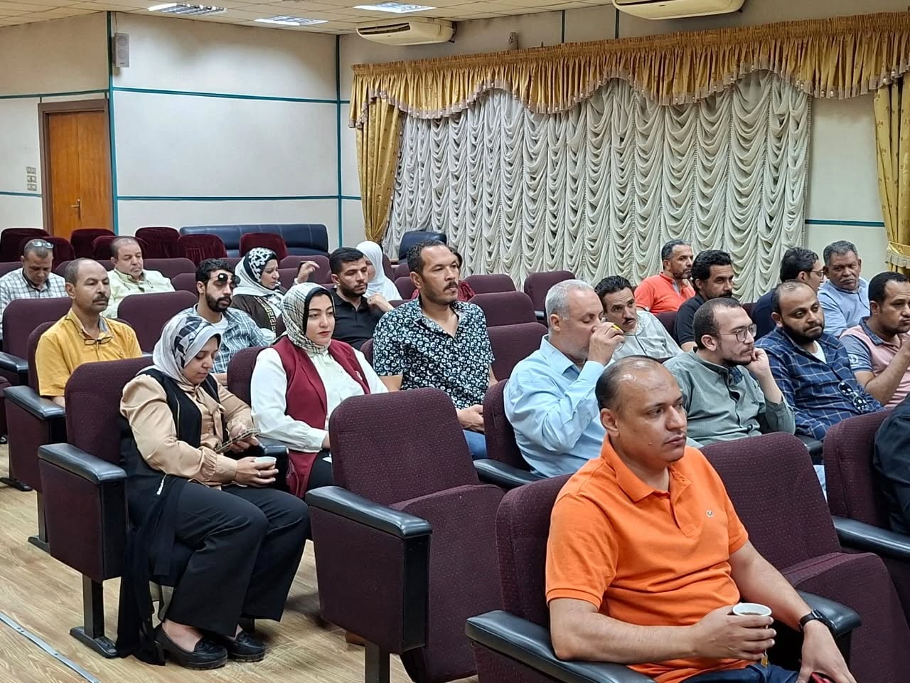 المشاركين فى الإجتماع