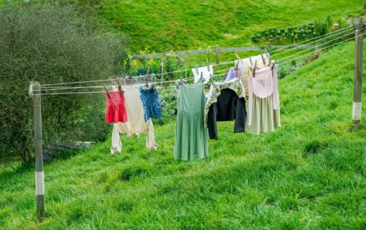 يتميز هذا المهرجان بتجفيف العائلات للملابس وأغطية الأسرة في الهواء الطلق