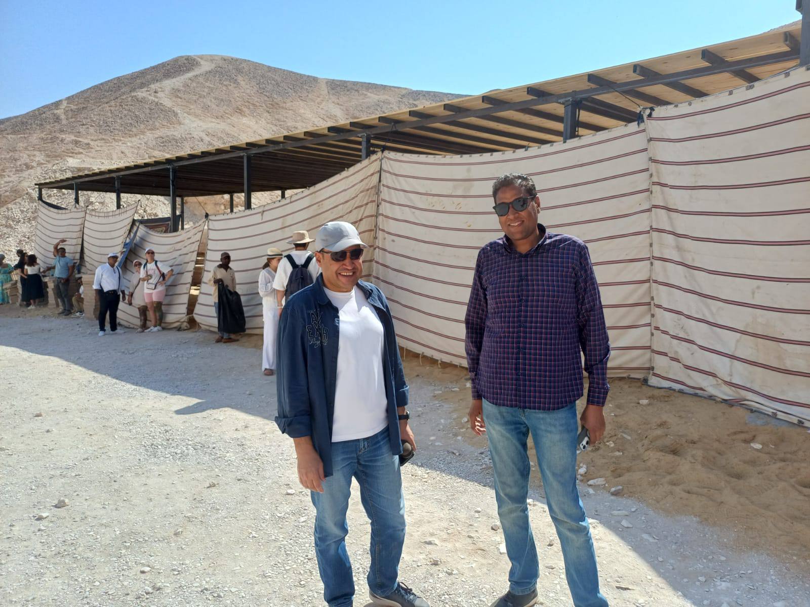 متابعة تجهيزات كافيتريا وادى الملوك بالأقصر