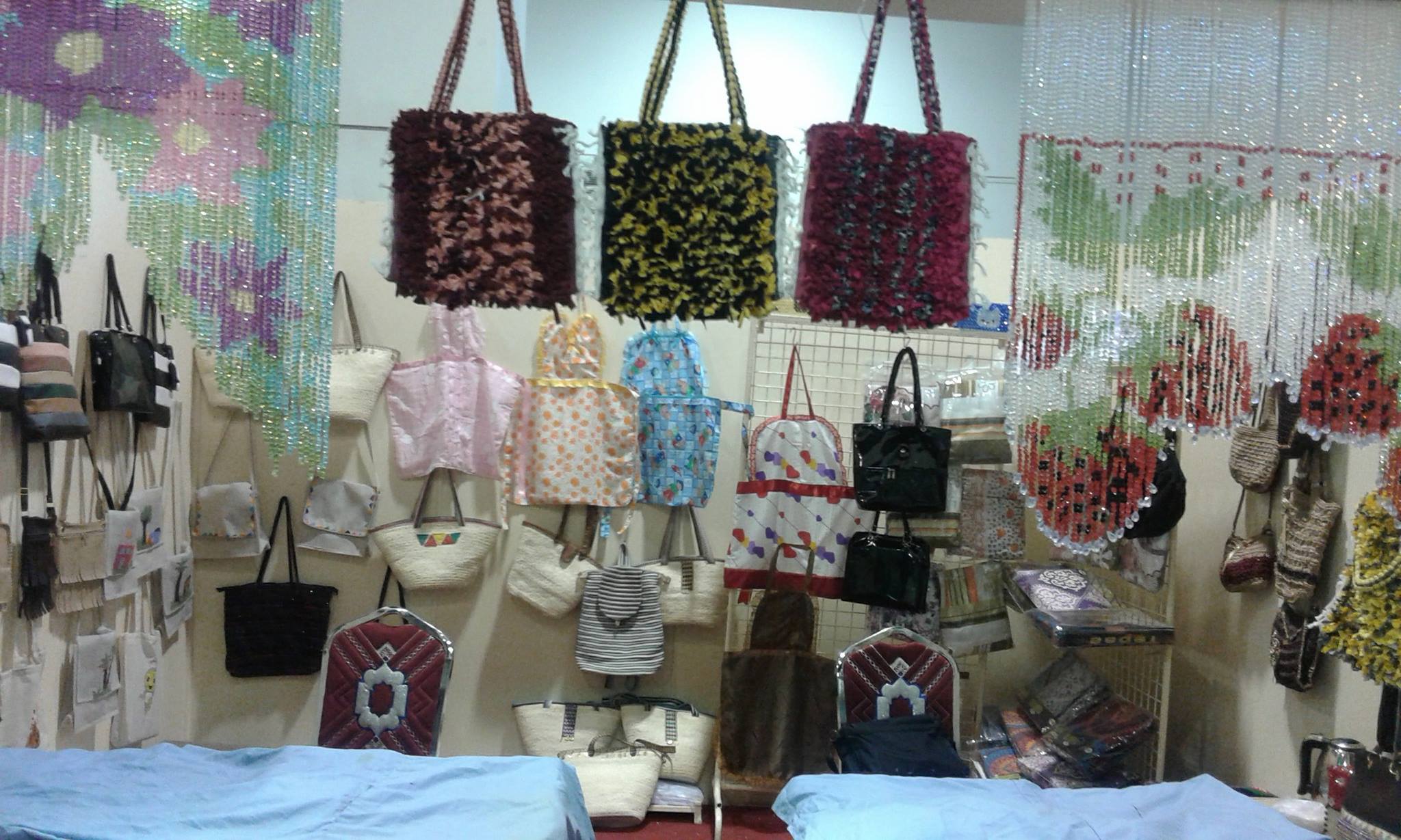 جانب من الأعمال اليدوية المصنعة  فى مركز التكوين المهنى