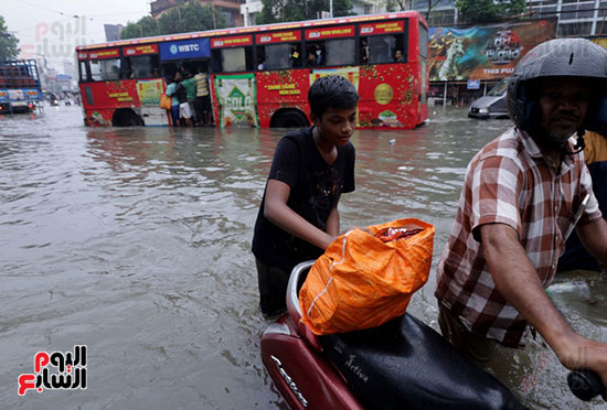 مياه الأمطار تغرق الشوارع