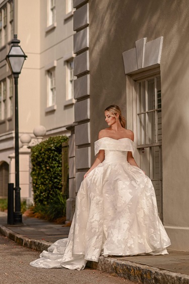 فستان زفاف من خامة الجاكار